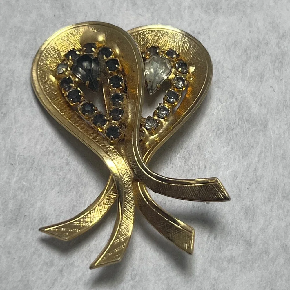 Vintage Gold Tone Heart Rhinestone Brooch Pin Dangle Rhinestones Statement